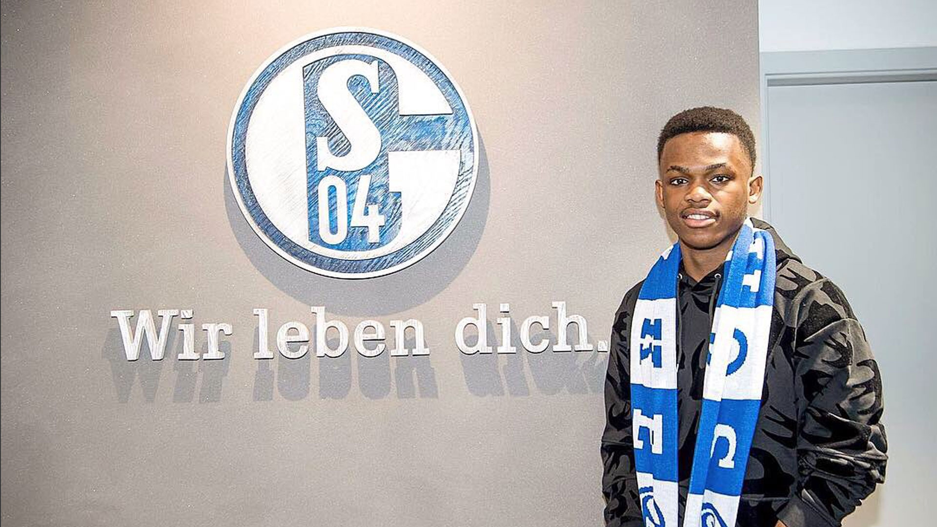 也因伤病黯 也因伤病黯