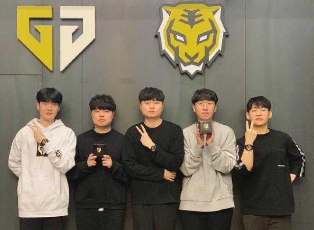 退并非易事 退并非易事